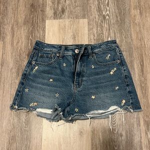 American Eagle mom shorts flower themed